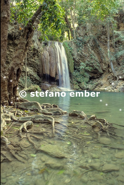 Green_and_clean_Erawan_waterfall_on_Kanchanaburi_Province.jpg