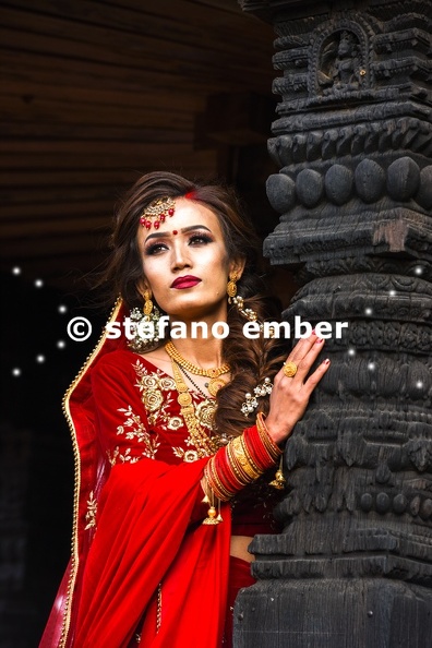 Beautiful_bride_with_traditional clothes_at_Bhaktapur.jpg