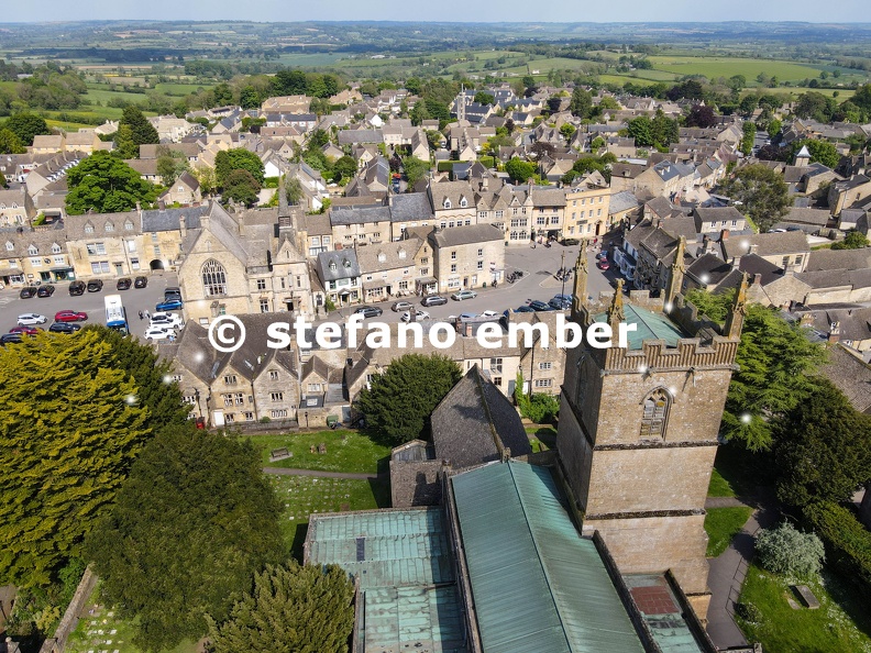 The_village_of_Stow_on_the_wold_in_England.jpg