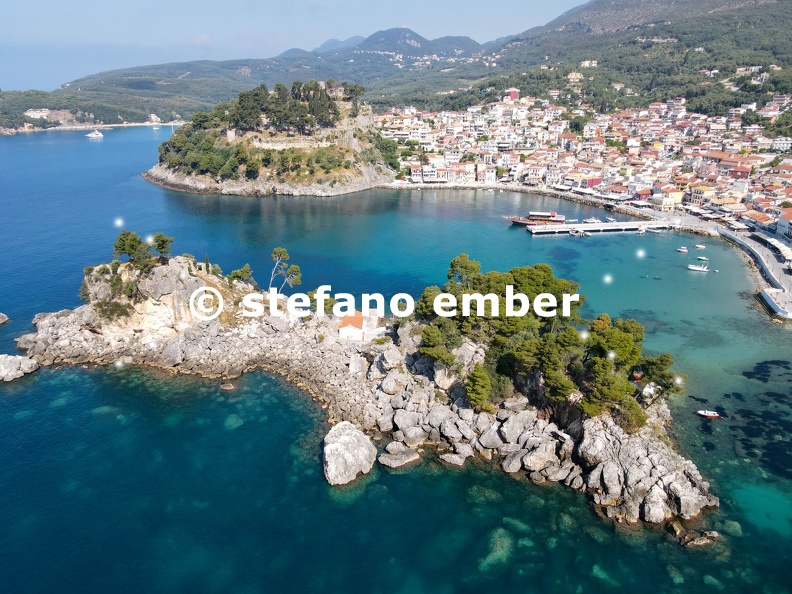View_at_the_touristic_village_of_Parga_on_Greece.jpg