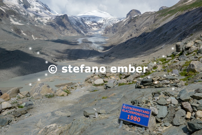 Grossglockner_the_highest_mountain_in_Austria_with_the_Pasterze_glacier.jpg