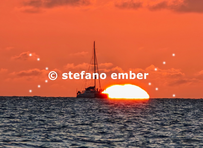 Sunset_on_the_beach_of_Nigril.jpg
