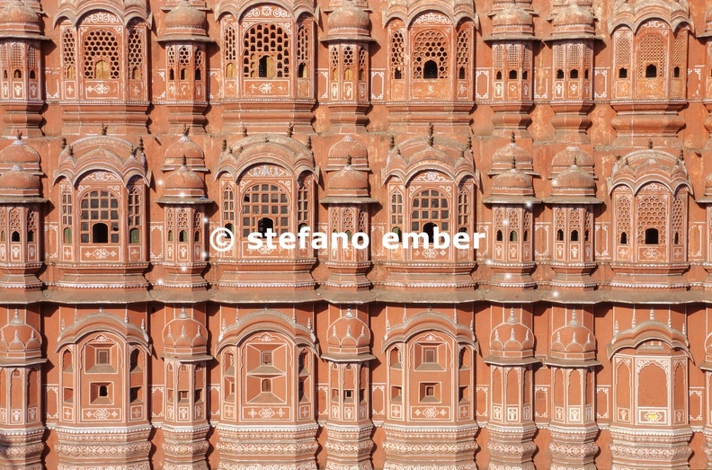 Palace_of_Winds_at_Jaipur.jpg