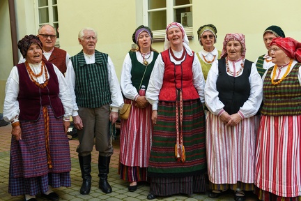 People in folk clothes singing in chorus at Vilniu