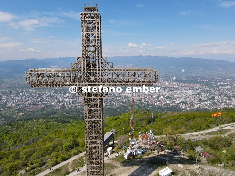 Millennium_Cross_on_mount_Vodno_over_Skopje.jpg