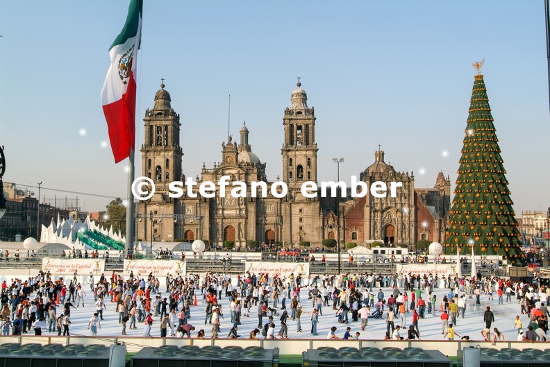 Metropolitana_cathedral_on_Zocalo_square_at_Mexico_City.jpg