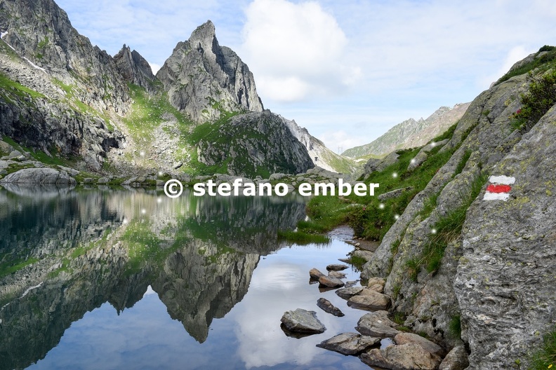 Lake_Leit_on_Canton_Ticino_in_the_Swiss_alps.jpg