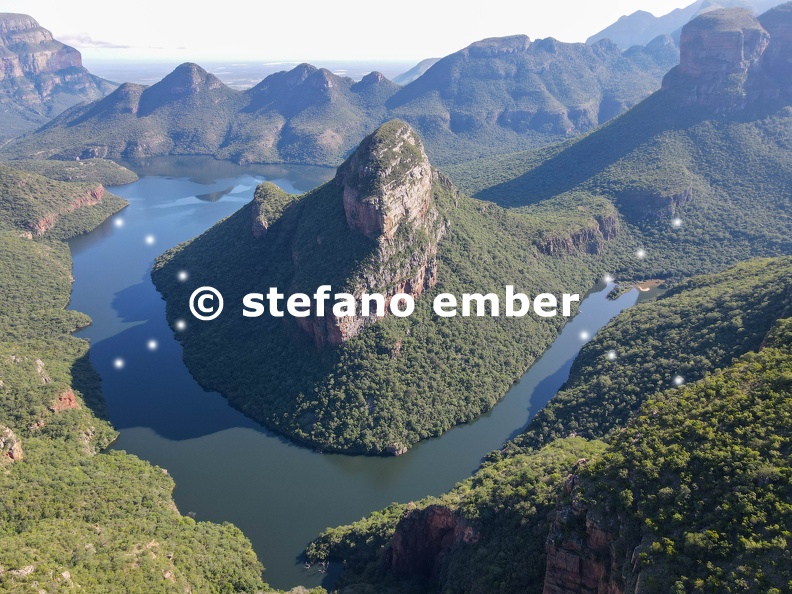 View_at_Blyde_river_canyon_on_South Africa.jpg